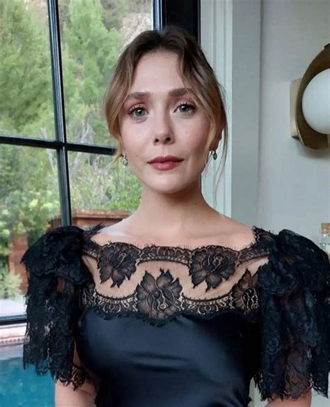 elizabeth olsen tits